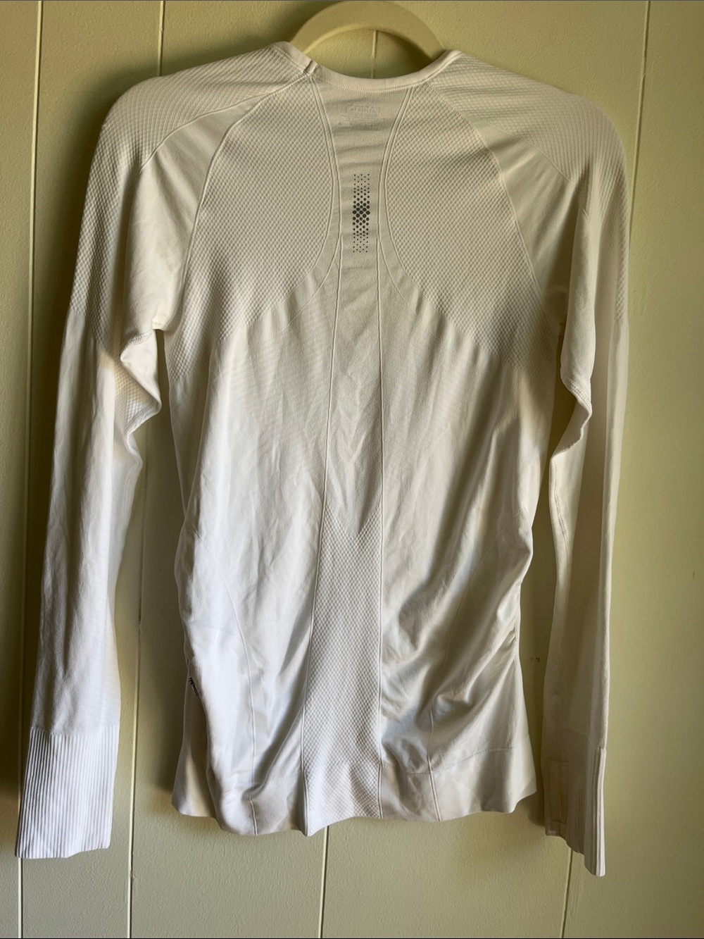Athleta Momentum Womens White Long Sleeve Performance Seamless Sports Tee Sz Sm - Picture 11 of 12